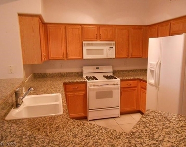 103 Topsail Drive - Photo Thumbnail 8