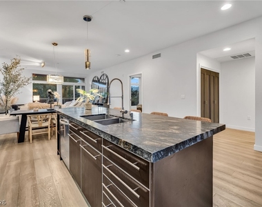 8925 W Flamingo Road - Photo Thumbnail 8