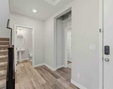 808 Elmstone Place - Photo Thumbnail 2
