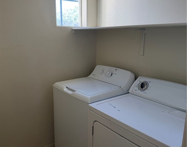 3762 Corpolo Avenue - Photo Thumbnail 34