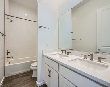 11821 Stone Run Avenue - Photo Thumbnail 8