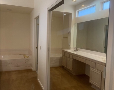 8900 Kingsmill Drive - Photo Thumbnail 43