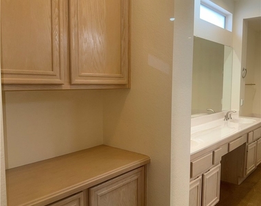 8900 Kingsmill Drive - Photo Thumbnail 40
