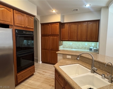 712 Pinnacle Heights Lane - Photo Thumbnail 11