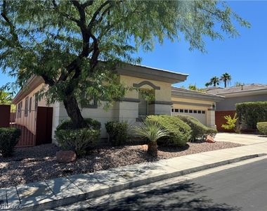 712 Pinnacle Heights Lane - Photo Thumbnail 2