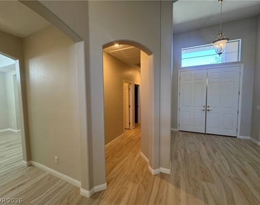 712 Pinnacle Heights Lane - Photo Thumbnail 5