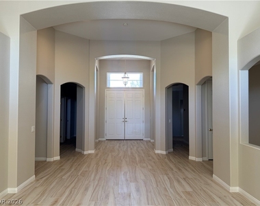 712 Pinnacle Heights Lane - Photo Thumbnail 3
