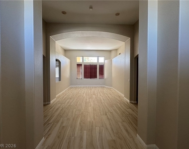712 Pinnacle Heights Lane - Photo Thumbnail 4