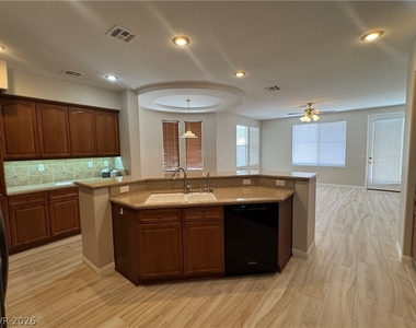 712 Pinnacle Heights Lane - Photo Thumbnail 7