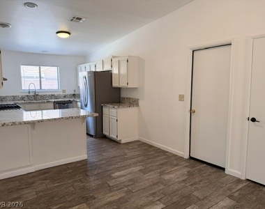 627 Del Prado Drive - Photo Thumbnail 12