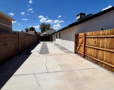 627 Del Prado Drive - Photo Thumbnail 7