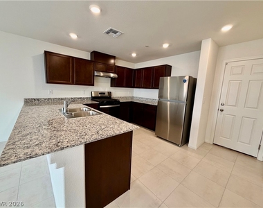 2708 Sandia Crest Street - Photo Thumbnail 4