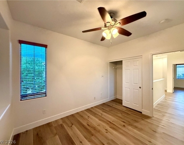 11375 Corsica Mist Avenue - Photo Thumbnail 12