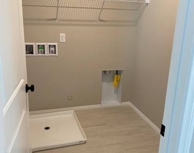 12522 Oregon Cherry Avenue - Photo Thumbnail 26