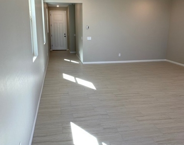 12522 Oregon Cherry Avenue - Photo Thumbnail 4