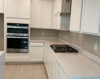 12522 Oregon Cherry Avenue - Photo Thumbnail 9