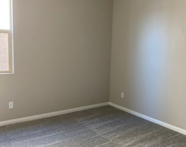 12522 Oregon Cherry Avenue - Photo Thumbnail 17