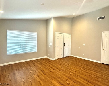 10224 Desert Wind Drive - Photo Thumbnail 5