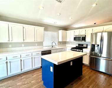 10224 Desert Wind Drive - Photo Thumbnail 9
