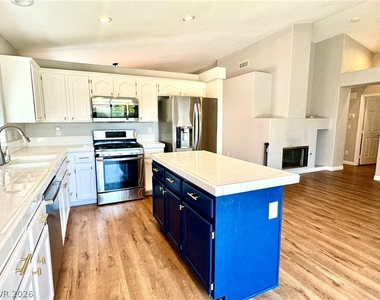 10224 Desert Wind Drive - Photo Thumbnail 10