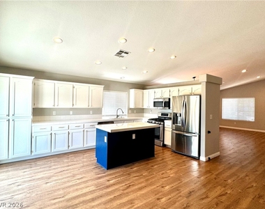 10224 Desert Wind Drive - Photo Thumbnail 8