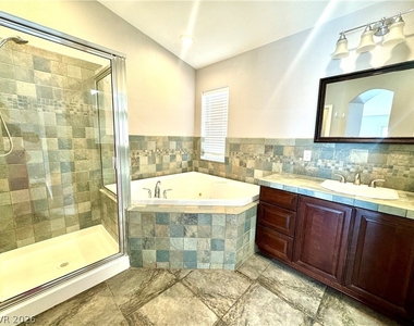 10224 Desert Wind Drive - Photo Thumbnail 14