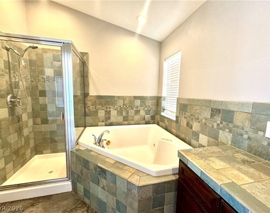 10224 Desert Wind Drive - Photo Thumbnail 15