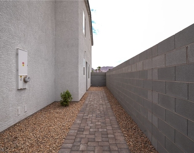 1478 Stellar Summit Street - Photo Thumbnail 10