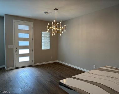 600 N Carriage Hill Drive - Photo Thumbnail 4