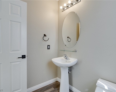 703 Principle Point Avenue - Photo Thumbnail 10