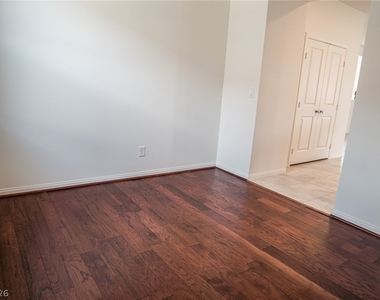 1818 Vibrant Barn Avenue - Photo Thumbnail 10