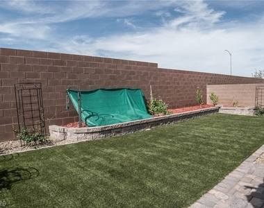 1818 Vibrant Barn Avenue - Photo Thumbnail 24