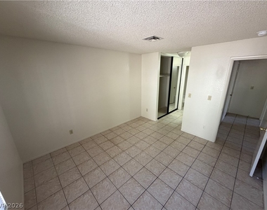 4736 Nara Vista Way - Photo Thumbnail 27