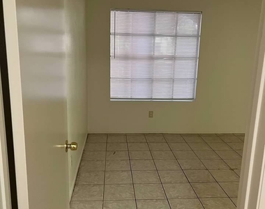 4736 Nara Vista Way - Photo Thumbnail 16