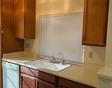 4736 Nara Vista Way - Photo Thumbnail 12