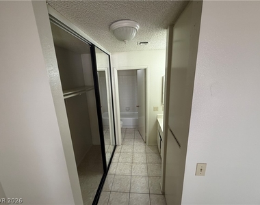 4736 Nara Vista Way - Photo Thumbnail 38