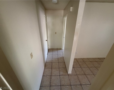 4736 Nara Vista Way - Photo Thumbnail 31