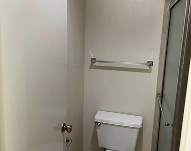 4736 Nara Vista Way - Photo Thumbnail 41