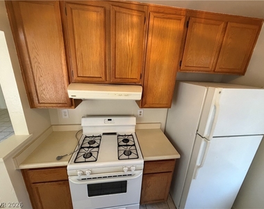 4736 Nara Vista Way - Photo Thumbnail 7