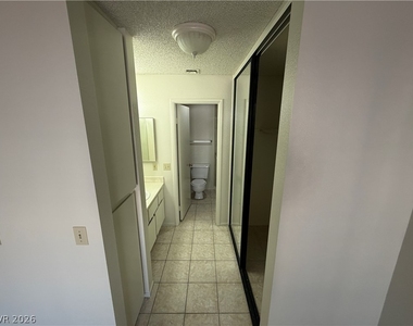 4736 Nara Vista Way - Photo Thumbnail 42