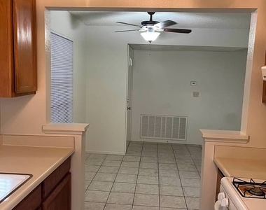 4736 Nara Vista Way - Photo Thumbnail 9