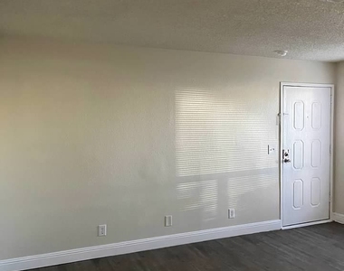 4941 Newport Cove Drive - Photo Thumbnail 49