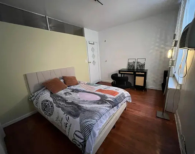 31 East 30th Street - Photo Thumbnail 2
