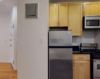 500 East 76th Street - Photo Thumbnail 4