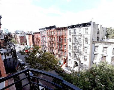 East 7th Street between 1st Avenue and Avenue A - Photo Thumbnail 6