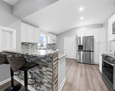 93 Cleveland Avenue - Photo Thumbnail 11