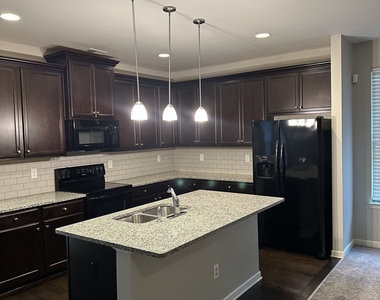1565 Potomac Court - Photo Thumbnail 3