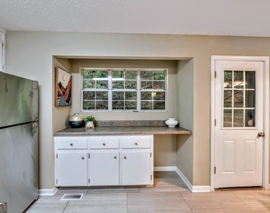 221 Remington Lane - Photo Thumbnail 5
