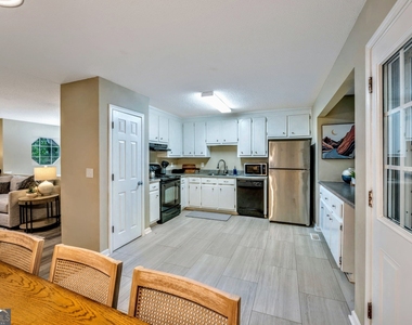 221 Remington Lane - Photo Thumbnail 4