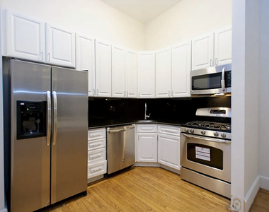113 East 31st Street - Photo Thumbnail 3